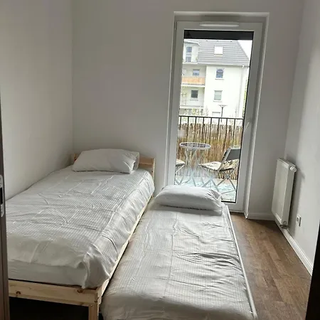 Modern 3 Br, Posnania, Sowia 1st, Malta Apartment Posen