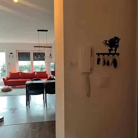 Modern 3 Br, Posnania, Sowia 1st, Malta Apartment Posen