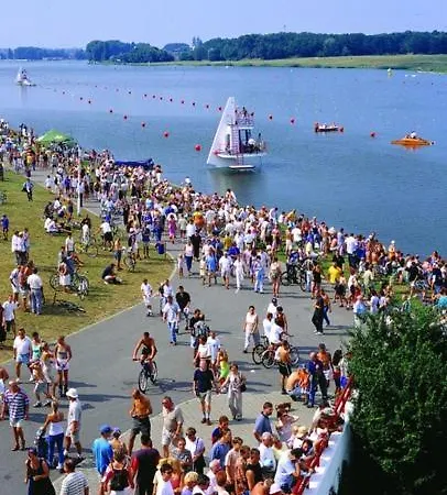 Modern 3 Br, Posnania, Sowia 1st, Malta Apartment *